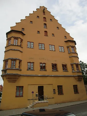 Hallgebäude Panoramio
