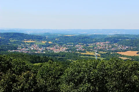 Blick vom Schaumberg auf Hasborn-Dautweiler, einem Ortsteil der Gemeinde Tholey, Landkreis St. Wendel, Saarland