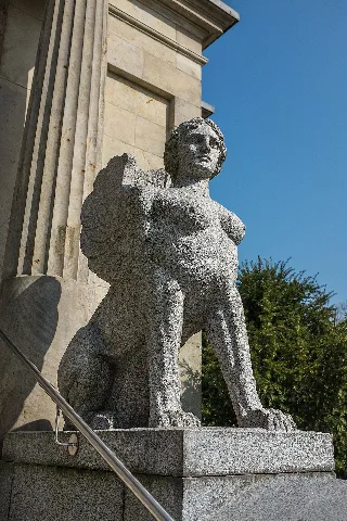 Hauptfriedhof Karlsruhe Bürklin'sches Mausoleum Sphinx Am Eingang