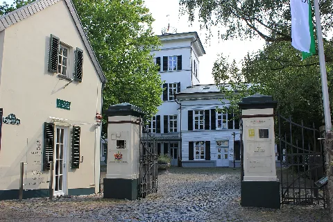 Haus im Turm (Villa Merkens), Drachenfelsstraße 4–7, Bad Honnef-Rhöndorf: Eingang an der Drachenfelsstraße