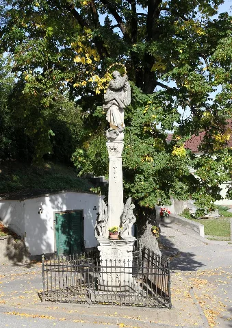 Hausleiten Mariensäule, Kirchenstraße