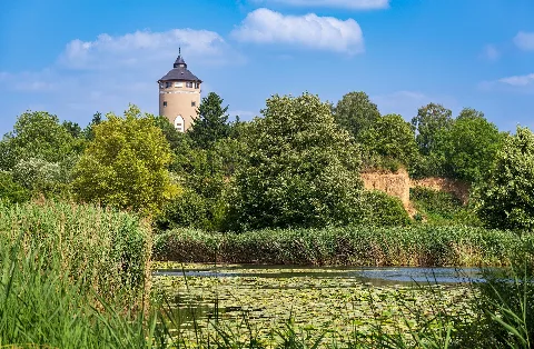 Heilbronn Böckingen Ziegeleipark Blick Von Westen Über Ziegeleisee Auf Wasserturm (1)