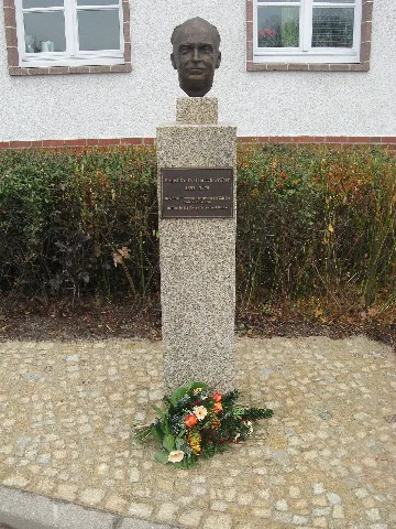 Heinrich Grüber Büste 1