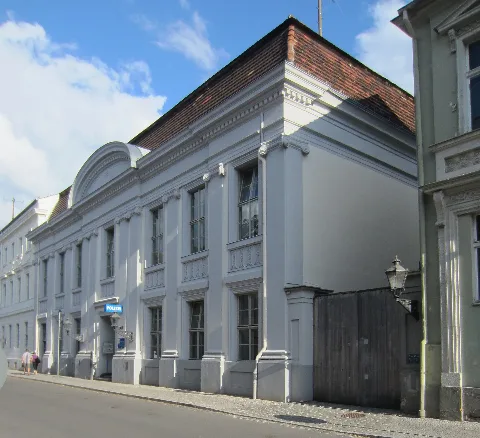 Henning Von Tresckow Straße 11 06 2013