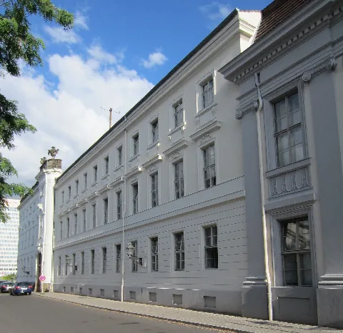 Henning Von Tresckow Straße 12 06 2013