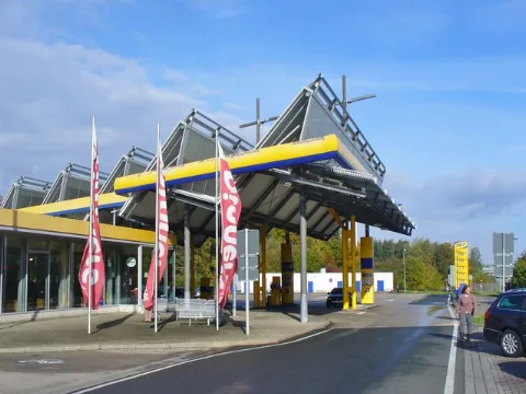 Hermsdorf Tankstelle (Filling Station) Geo.hlipp.de 43417