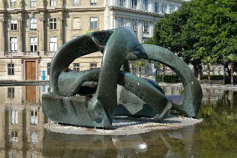 This is a photo of public art indexed in a public art catalogue of Vienna (Austria) under the number: 41975 (commons, de) .