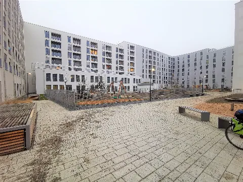 Hinterhof Mit Spielplatz 2021