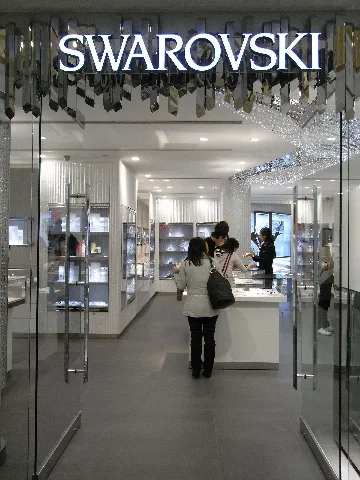 Hk Cwb Fashion Walk Shop Swarovski 01
