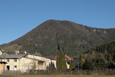The Höhenberg in the Gutenstein Alps on a sunny December day, taken from the southwest (Kleinzell).