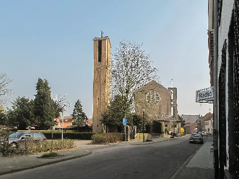 Höngen, Kerk In Straatzicht Foto8 2011 03 16 13.47