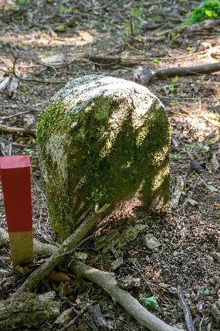 Höxter 2018 05 20 Grenzstein Höxter Godelheim Maygadessen (01)