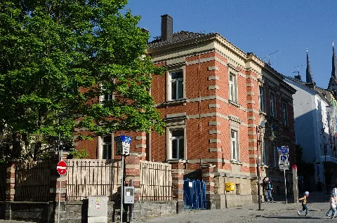 Hof, Lorenzstraße 24, 001