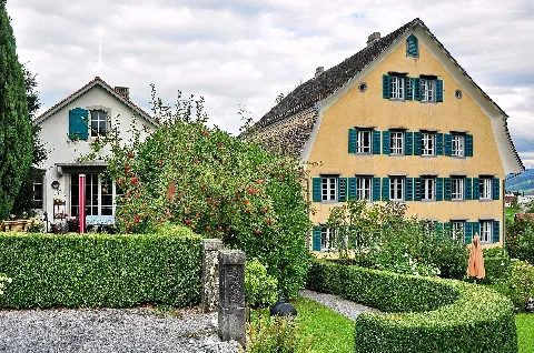 Hof Neuguet (Wohnhaus Mit Nebenbauten), Neuguet In Wädenswil 2011 09 05 17 41 10 Shiftn
