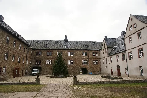 Hof Schloss Wallhausen