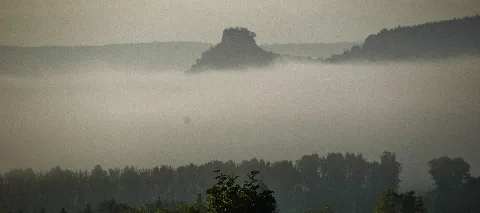Hohenkrähen, Hegauberg (644 M.ü.m.) Im Nebel Panoramio