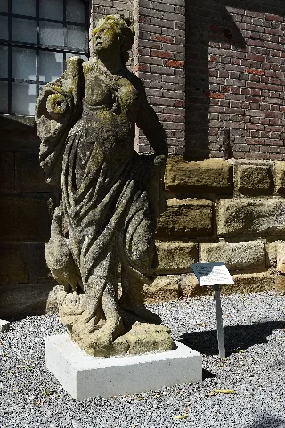 Hohenlohekreis Öhringen Hofgut Cappel Gartenskulptur1