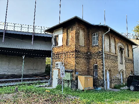 Kulturdenkmal in Sachsen: Stellwerk Sn - Hohentichelnstraße 8 in Leipzig-Paunsdorf im nördlichen Teil des Bahnhof Schönefeld