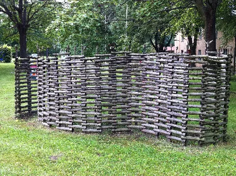Holzwelle Am Kinderdorf