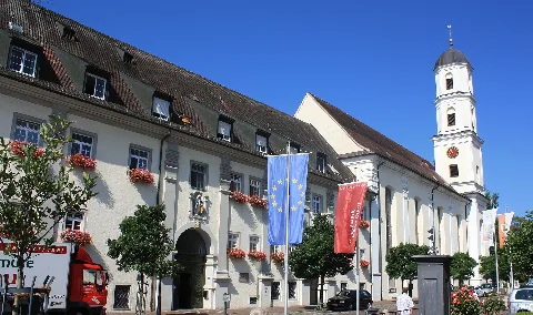 Hospital Zum Heiligen Geist Vorderseite Und Barockkirche St.martin