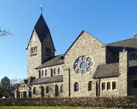 Houverath Eifeldomstraße Kirche (06)