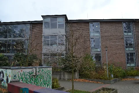 Humboldt Gymnasium Düsseldorf Haupttrakt Von Norden 02