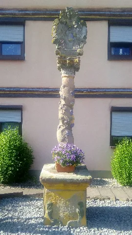 Hundheim (Külsheim) Kleindenkmal 08 Träubelesbildstock Abzweigung Miltenberger Straße