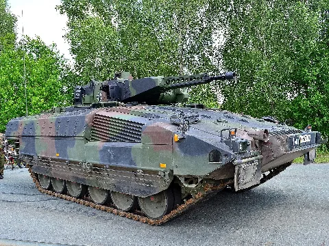 Ifv Puma 2015 (19727694195)