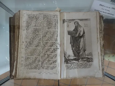 Jakobuskirche (Lang Göns) Bibel 1