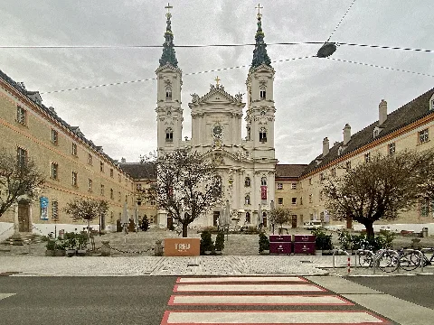 Jodok Fink Platz Piaristenkirche