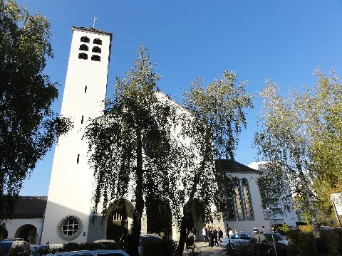 Johann Strauß Straße 20, Pfarrkirche