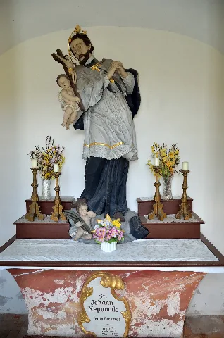 Johanneskapelle, Maria Anzbach Johann Nepomuk Statue