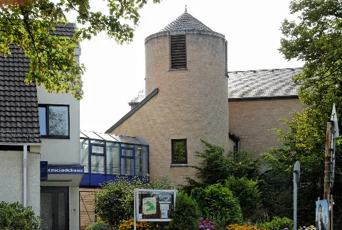 Jonakirche In Duesseldorf Lohausen, Von Osten
