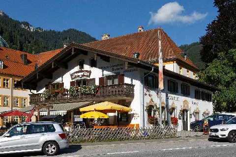 Kaiser Ludwig Platz 3 Bjs190915 01
