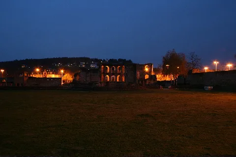 Kaiserthermen Bei Nacht