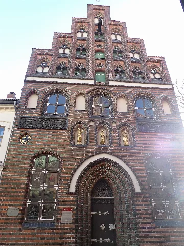 Kalandhaus, Façade