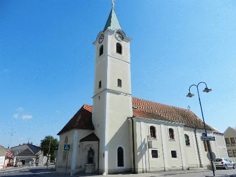 Kath Pfarrkirche Hl Peter Und Paul In Gramatneusiedl 2011