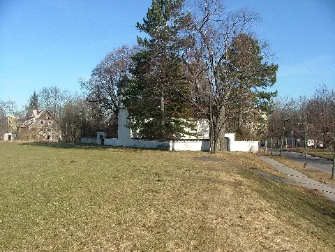 Keckkapelle, Leider Versteckt Hinter Bäumen Panoramio