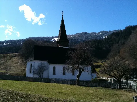 Kirche Jenaz 1