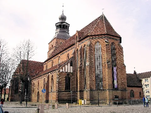 Kirche Malchin 03