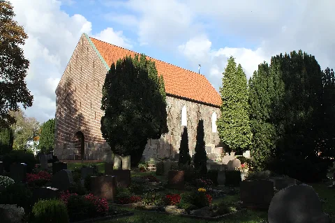 Kirche Pakens