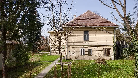 Klimt Villa 01