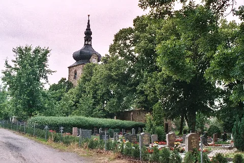 Klobikau (Bad Lauchstädt), The Village Church Niederklobikau And The Churchyard
