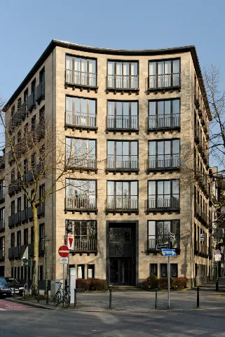 Kopfhaus In Duesseldorf Pempelfort, Von Westen
