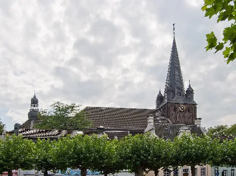Krefeld, Uerdingen, St. Peter, 2011 08 Cn 01