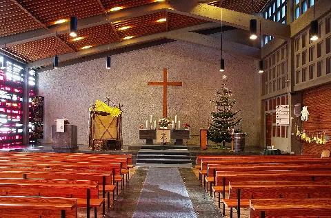 Kreuzkirche (Freiburg) 02