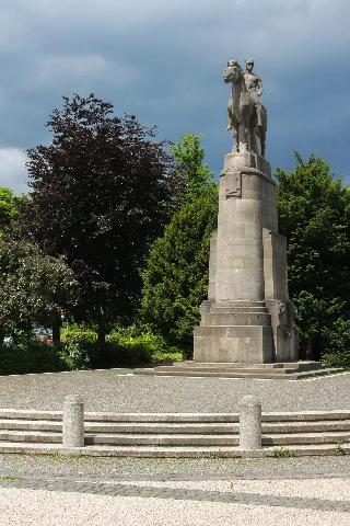 Kriegerdenkmal Nerotal Portrait