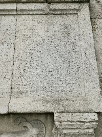 Kriegerdenkmale St. Benno (Munich) Außen Links Neben Dem Hauptportal Namenstafel Rechts