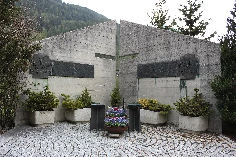 Kriegerdenkmalfriedhofsölden.11A