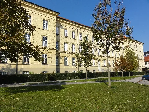 Landwehr Cavallerie Kaserne, Linzer Straße 83